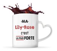 Otshirt Tasse Cœur Ma Lily-Rose C'est la plus forte - Mug - Idée Tasse Personnalisable en forme de Cœur Cadeau Anniversaire Fête Original Famille Travail Départ Collègue Retraite Noël.