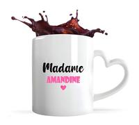 Otshirt Tasse Cœur Madame Amandine | Mug | Idée Tasse Personnalisable en forme de Cœur Cadeau Anniversaire Fête Original Famille Travail Départ Collègue Retraite Noël. (Rose)