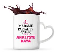Otshirt Tasse Cœur Madame Parfaite Analyste Data - Mug - Idée Tasse Personnalisable en forme de Cœur Cadeau Anniversaire Fête Original Famille Travail Départ Collègue Retraite Noël.