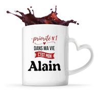 Otshirt Tasse Cœur Priorite N1 dans ma vie C'est mon Alain - Mug - Idée Tasse Personnalisable en forme de Cœur Cadeau Anniversaire Fête Original Famille Travail Départ Collègue Retraite Noël.