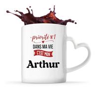 Otshirt Tasse Cœur Priorite N1 dans ma vie C'est mon Arthur - Mug - Idée Tasse Personnalisable en forme de Cœur Cadeau Anniversaire Fête Original Famille Travail Départ Collègue Retraite Noël.