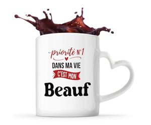 Otshirt Tasse Cœur Priorite N1 dans ma vie C'est mon Beauf - Mug - Idée Tasse Personnalisable en forme de Cœur Cadeau Anniversaire Fête Original Famille Travail Départ Collègue Retraite Noël.