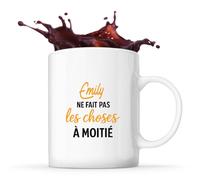 Otshirt Tasse Guillemette ne fait pas les choses a moitie - Mug avec Anse Coeur - Idée Cadeau Prénom Personnalisable Humour Anniversaire Fête Retraite Drôle Original Collègue