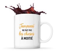 Otshirt Tasse Jean-pascal ne fait pas les choses a moitie - Mug - Idée Cadeau Prénom Personnalisable Humour Anniversaire Fête Retraite Drôle Original Collègue