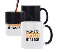 Otshirt Tasse Magique Incline toi pétasse je passe | Mug | Idée Tasse Personnalisable qui change de couleur Cadeau Anniversaire Fête Original Famille Travail Départ Collègue Retraite Noël.