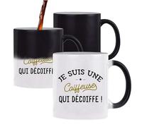 Otshirt Tasse Magique Une Coiffeuse qui décoiffe | Mug qui change couleur avec la chaleur | Idée Cadeau Coiffeuse Humour Jeu de Mots Cheveux Coupe Salon Original Drôle