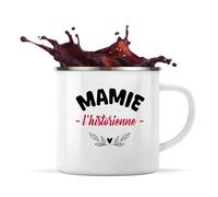 Otshirt Tasse Métal d'une Mamie l'historienne - Mug Emaillé - Idée Tasse Métal Personnalisable Cadeau Anniversaire Fête Original Famille Travail Départ Collègue Retraite Noël.