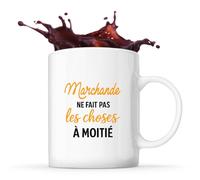 Otshirt Tasse Nesrine ne fait pas les choses a moitie - Mug avec Anse Coeur - Idée Cadeau Prénom Personnalisable Humour Anniversaire Fête Retraite Drôle Original Collègue