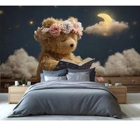 Ours en peluche fantaisiste lisant un livre avec une couronne de fleurs, fresque murale lune et nuages, papier peint ciel nocturne enchanté pour chambre d'enfant, décoration murale magique pour