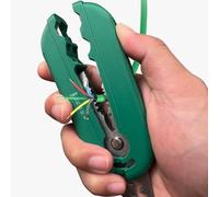 Outil à dénuder compact pour fil électrique avec coupe-câble et sertisseur, poignée ergonomique et mécanisme de verrouillage de sécurité pour une manipulation précise et sûre des fils