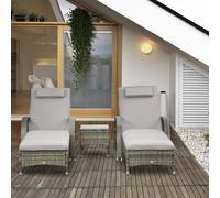 Outsunny Lot de 2 transats Bains de Soleil Grand Confort : Matelas, têtière, Inclinaison réglable Multipositions, accoudoirs, roulettes + Table Basse Verre trempé résine tressée Grise