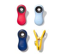 OXO Good Grips Clips magnétiques multi-usages, lot de 4, couleurs assorties | Mâchoire antidérapante, aimant puissant au dos, trou de suspension pratique, nettoyage d’un coup d’éponge