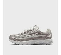 Nike Sportswear Baskets basses 'P-6000 SE' taupe / argent / blanc, Taille 39