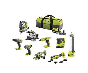 Pack RYOBI Combo : 9 outils essentiels, incluant perceuse, visseuse, scie, meuleuse, ponceuse, outil multifonctions, pistolet à colle, lampe LED, 2 batteries et chargeur rangé dans 2 sacs.