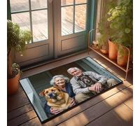Paillasson d'extérieur imperméable avec couple de personnes âgées et leurs deux chiens - Décoration de patio - 65 x 90 cm