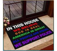paillasson Exterieur Entree dans Cette Maison, Nous croyons Que Dieu est réel, Que l'Amérique est Grande, Que Tous Les êtres Humains sont égaux, et Nous soutenons la Police.