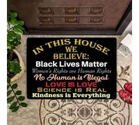 paillasson Exterieur Entree dans Cette Maison, Nous croyons Que la gentillesse est primordiale. Paillasson décoratif d'entrée, de Porche, d'intérieur et d'extérieur.