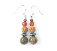 Paire de Boucles d'Oreilles pendantes en Pierres Véritables et Graine Naturelle de Rudraksha, Montage en Argent 925. (UNAKITE/CORNALINE)