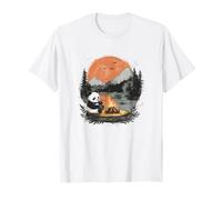 Panda assis autour d'un feu de camp au coucher du soleil T-Shirt