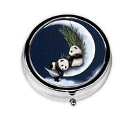 Panda et lune, cette petite boîte à pilules de voyage ronde à trois compartiments est parfaite pour stocker des médicaments quotidiens, des vitamines et en déplacement.