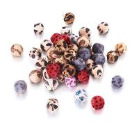 PandaHall Lot de 50 breloques en fausse fourrure avec pompons métalliques en forme de léopard, avec apprêts en laiton pour boucles d'oreilles, fabrication de bijoux, couleurs aléatoires