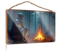 Panneau amusant à suspendre pour porte Motif chevalier en armure par le feu de camp : une scène de forêt mystique - Panneau en bois à suspendre pour porche ou camping-car (15 x 28 cm)