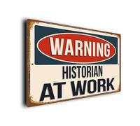 Panneau d'avertissement historien au travail | Plaque de style vintage résistant aux intempéries | Composite d'aluminium durable | Résistant aux UV | Cadeaux amusants pour les historiens