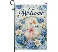 Panneau de bienvenue floral en forme d'oie - Drapeau de jardin aquarelle | Hortensias bleus, drapeau de cour, lys blancs, nœud pêche, papillons, style ferme, décoration rustique