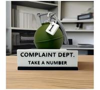 Panneau de bureau Complaint Department - Cadeau d'anniversaire de grenade imprimé 3D avec étiquette « Take a Number » - Décoration de bureau amusante pour collègues, décoration de bureau pour homme