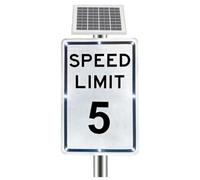 Panneau de Limitation de Vitesse Clignotant DEL Alimenté l'énergie Solaire, Panneau de Signalisation Actif Solaire 18x24in, Visibilité 500 m, IP65, pour Sécurité Routière Zone(5 Mph)