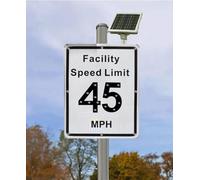 Panneau de limitation de vitesse solaire 18" x 24" (16-153 km/h) avec feux | Panneau de limitation de vitesse à énergie solaire mesurant 45,7 cm x 61 cm, affichant des vitesses de 16 à 153 km/h, équipé