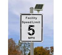 Panneau de limitation de vitesse solaire 18" x 24" (16-153 km/h) avec feux | Panneau de limitation de vitesse à énergie solaire mesurant 45,7 cm x 61 cm, affichant des vitesses de 16 à 153 km/h, équipé