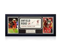 Panneau de rue de Liverpool, signé par Steven Gerrard. Encadré.
