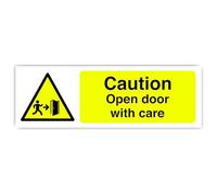 Panneau de sécurité « Caution Open Door With Care » en plastique rigide de 1,2 mm pour une utilisation en intérieur/extérieur (600 mm x 300 mm) Distance de visualisation jusqu'à 14 m.