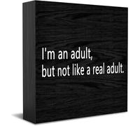 Panneau décoratif en bois avec inscription « I'M An Adult, But Not Like A Real Adult » - Décoration de bureau positive - Accessoires de bureau - Plaque en bois pour meuble TV, étagère 12,7 x 12,7 cm