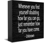 Panneau décoratif en bois « Whenever You Find Yourself Doubting How Far You Can Go » - Décoration de bureau positive - Accessoires de bureau - Plaque en bois pour armoire TV, étagère de 12,7 x 12,7 cm