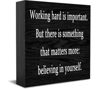 Panneau décoratif en bois Working Hard Is Important.But There Is Something That Matters More Believing In Yourself - Décoration de bureau - 12,7 x 12,7 cm