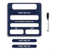 Panneau interchangeable « First And Last Day of School » en acrylique effaçable avec étiquettes remplaçables pour capturer les étudiants dans des tons vert foncé, rose, bleu clair, violet, vert clair