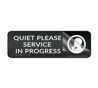 Panneau pour porte en plastique acrylique Quiet Please Service In Progress - Panneau mural ou de porte autocollant pour bureau, restaurant, hôtel, supermarché - 25,4 x 7,6 cm