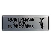 Panneau « Quiet Please Service In Progress » (argent brossé) - Grand format