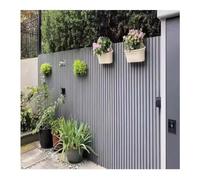 Panneaux de clôture en bois et plastique composite - Panneau mural à lattes 3D WPC pour clôture extérieure, décoration de balcon et barrière - Résistant aux intempéries et durable - 21,6 x 70 cm