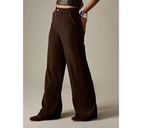 Pantalon habillé à jambes larges taille haute avec détails cloutés. Pantalon taillé formel pour le bureau, professionnel, carrière, sophistiqué, pour l'automne et l'hiver. Accent clou, style occidenta