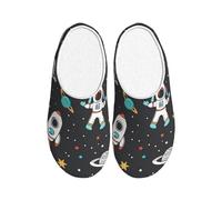 Pantoufles en flanelle pour femme Motif astronaute spatial et planète galaxie Chaussures d'hiver chaudes antidérapantes pour intérieur et extérieur, multicolore, X-Small Men/ Medium Women