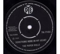 Paper Dolls - PAPER DOLLS Something Here in my Heart UK 7" 45
