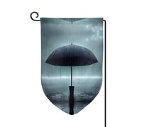 Parapluie noir sous la pluie