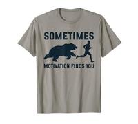 Parfois, la motivation vous trouve drôle d'ours qui court T-Shirt