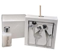 Parfum personnalisé en simili cuir amoureux baiser avec application en méthacrylate coloré. Bonbonnières, mariage, anniversaires et cadeaux utiles, originaux et bon marché (ARGENT)