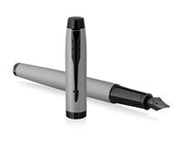 Parker IM stylo plume | Gris mat avec attributs noirs | Pointe moyenne avec cartouche d’encre bleue | Coffret cadeau