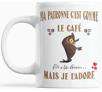 Paroles d'amour Mug Humour Ma Patronne - Cadeau Original Femme Anniversaire ou Noël - Idée Cadeau Drôle pour Cheffe Manager - Ma Patronne c’est comme le café, elle a un grain mais je l’adore