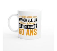 PassionCadeau Mug Anniversaire 60 ans - voici a quoi ressemble un beau goss qui vient d'avoir 60 ans - Mug humour - tasse anniversaire - idée cadeau homme - tasse fun original
